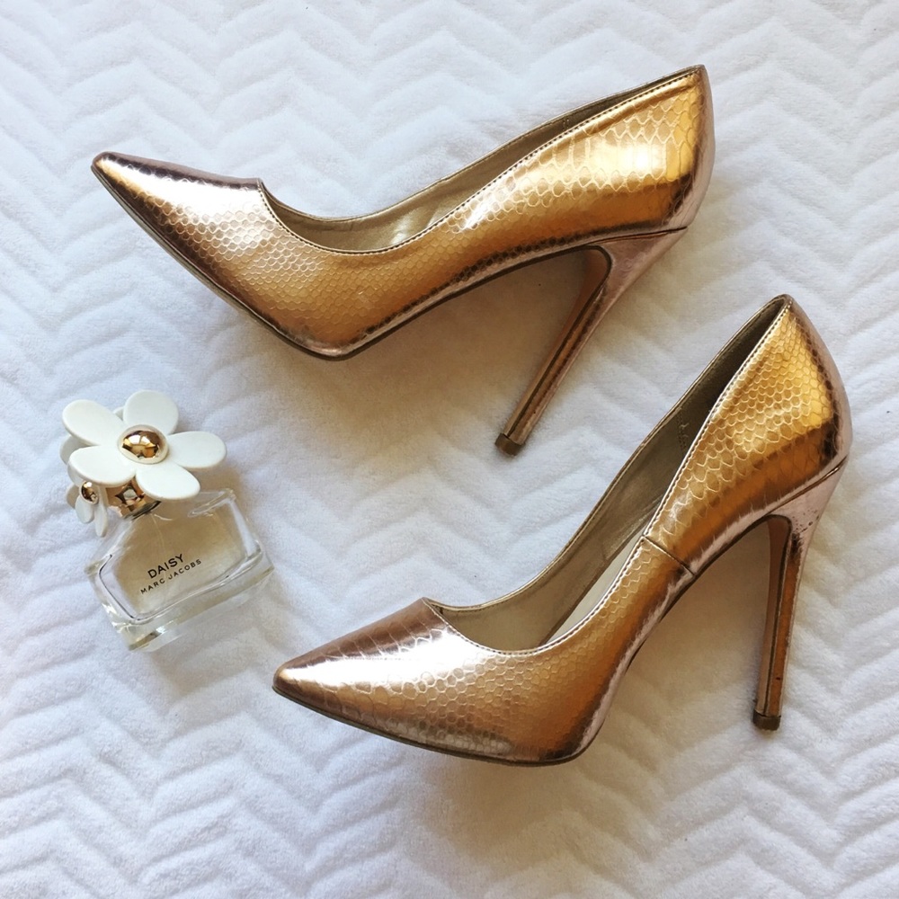 SHOE DAZZLE Gold Pointed Toe Heels